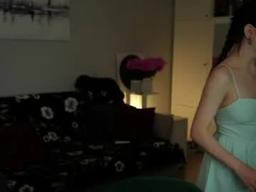 isabel_millher – webcam model profile photo Image 6