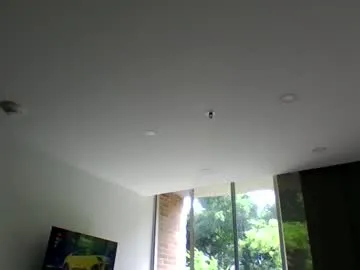 shiny_lily – webcam model profile photo Image 11