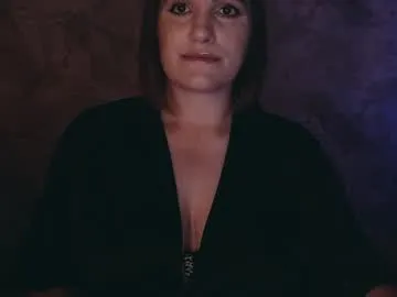 adelina_shine – webcam model profile photo Image 12