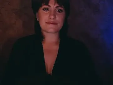 adelina_shine – webcam model profile photo Image 14