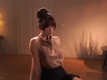 sayluna – webcam model profile photo Image 18