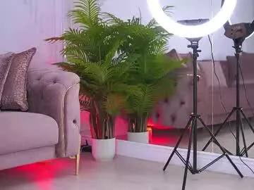 yam_mee – webcam model profile photo Image 12