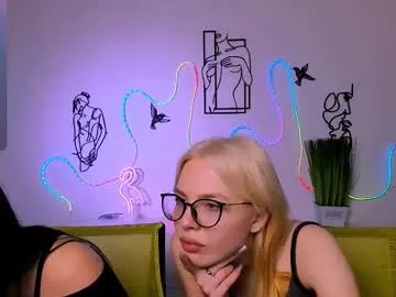 sweetlittleangela – webcam model profile photo Image 4