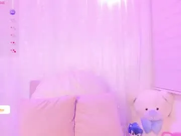 lucretiaburnaugh – webcam model profile photo Image 3