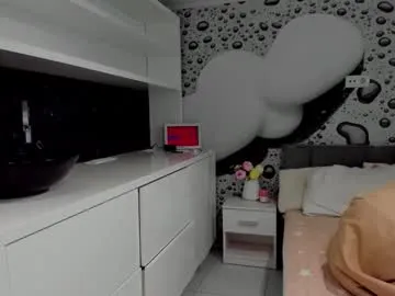 saramist – webcam model profile photo Image 16