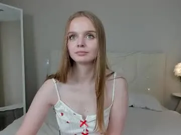 sarahadams – webcam model profile photo Image 3