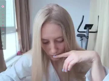 little_poetry – webcam model profile photo Image 3