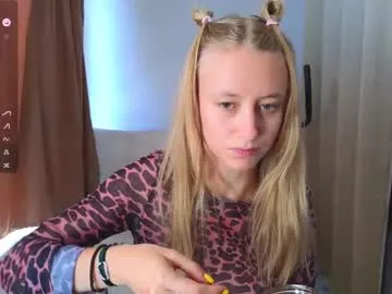 little_poetry – webcam model profile photo Image 7