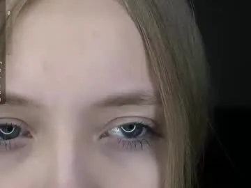 holyhee – webcam model profile photo Image 3