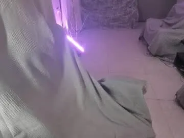 luv_birds – webcam model profile photo Image 3