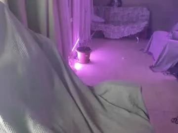 luv_birds – webcam model profile photo Image 5