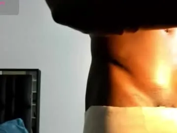 luckaisha – webcam model profile photo Image 2