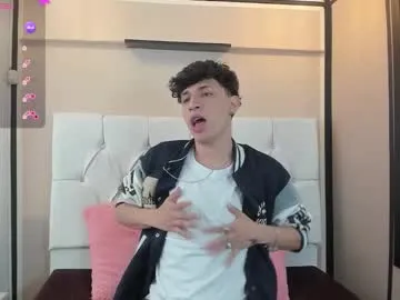 astridwet – webcam model profile photo Image 6