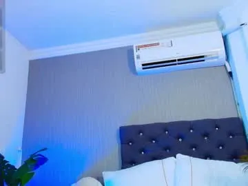 xaevynne – webcam model profile photo Image 13