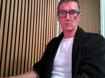 karlenegries – webcam model profile photo Image 11