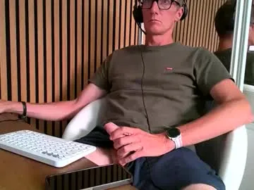 karlenegries – webcam model profile photo Image 14