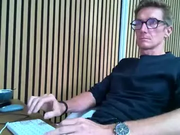 karlenegries – webcam model profile photo Image 18