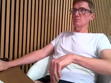 karlenegries – webcam model profile photo Image 2