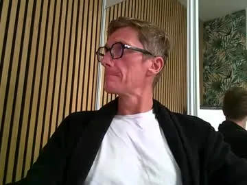 karlenegries – webcam model profile photo Image 3