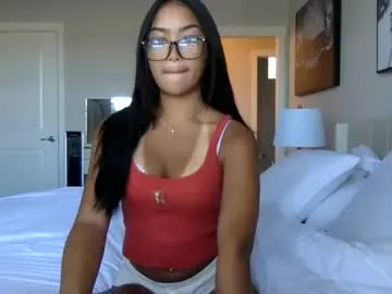 emahallee – webcam model profile photo Image 14