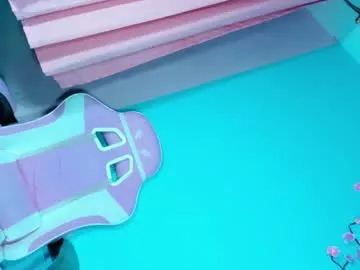 luckaisha – webcam model profile photo Image 9