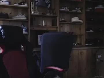 sweetyoops – webcam model profile photo Image 5