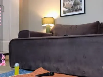 ami_sweet_19 – webcam model profile photo Image 3