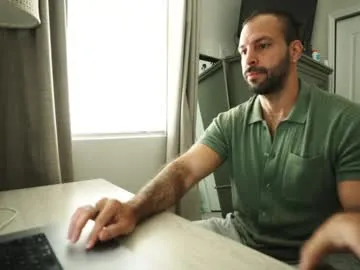 petites_perles – webcam model profile photo Image 4