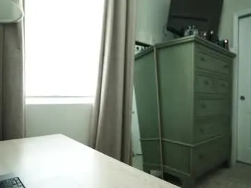 petites_perles – webcam model profile photo Image 7