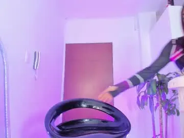 karlenegries – webcam model profile photo Image 12