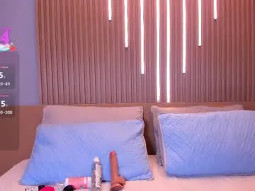 crimsonkitten – webcam model profile photo Image 3