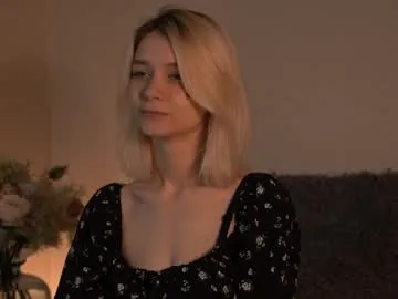 emina_woody – webcam model profile photo Image 3