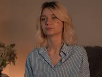 emina_woody – webcam model profile photo Image 7