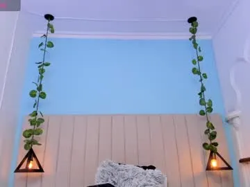 karlenegries – webcam model profile photo Image 3