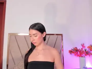 karlenegries – webcam model profile photo Image 2