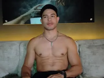 lina_busty – webcam model profile photo Image 13