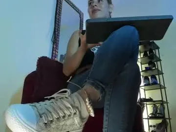 avechloe – webcam model profile photo Image 18