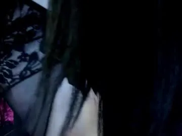 karlenegries – webcam model profile photo Image 3