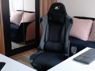 kianys – webcam model profile photo Image 5