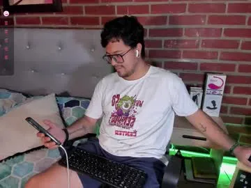 viiolett_lee – webcam model profile photo Image 2