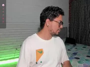 viiolett_lee – webcam model profile photo Image 3