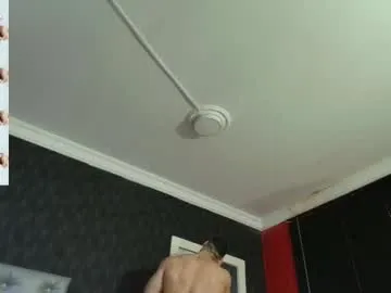 just_girlsgirls – webcam model profile photo Image 16