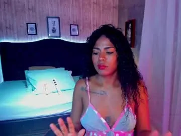 karlenegries – webcam model profile photo Image 3