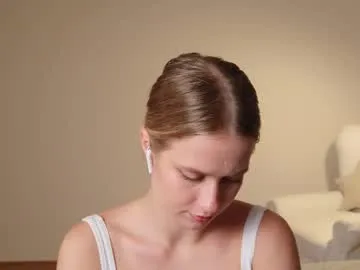 ariannalure – webcam model profile photo Image 10