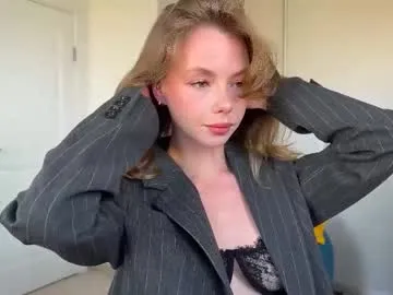 little_izzi – webcam model profile photo Image 16