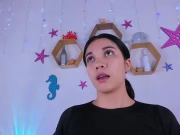 emahallee – webcam model profile photo Image 7