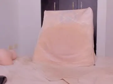 holyhee – webcam model profile photo Image 14