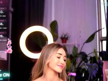 emahallee – webcam model profile photo Image 11