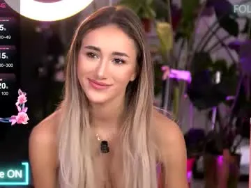 emahallee – webcam model profile photo Image 12