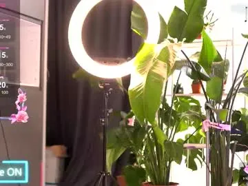 emahallee – webcam model profile photo Image 17